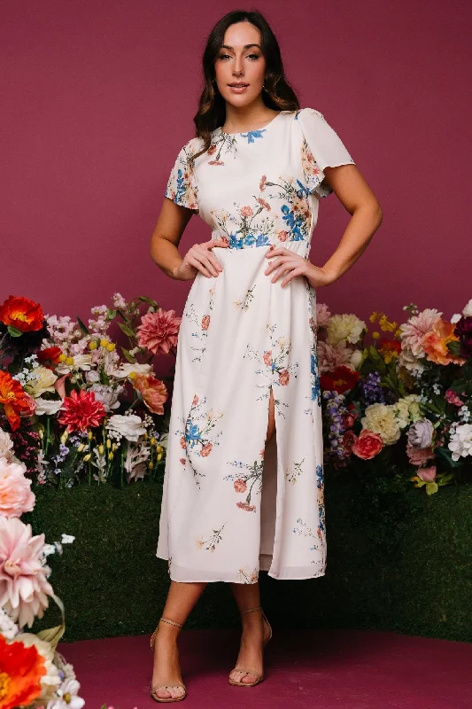 Midi dresses with ruffled sleeves for a more feminine and voluminous look Kirsten Midi Dress | Cream Floral Midi dresses with ruffled sleeves for a more feminine and voluminous look Kirsten Midi Dress | Cream Floral