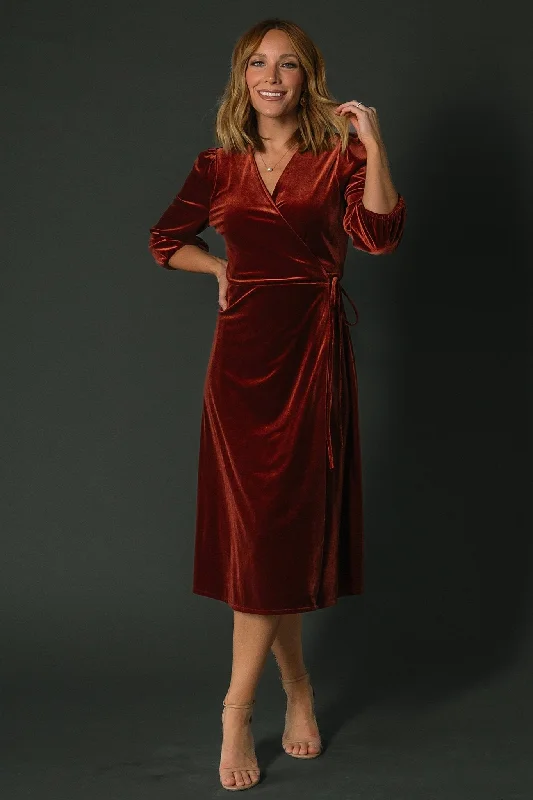 Midi dresses with polka dot prints for a playful summer outfit Beckinsale Velvet Wrap Dress | Cinnamon Midi dresses with polka dot prints for a playful summer outfit Beckinsale Velvet Wrap Dress | Cinnamon