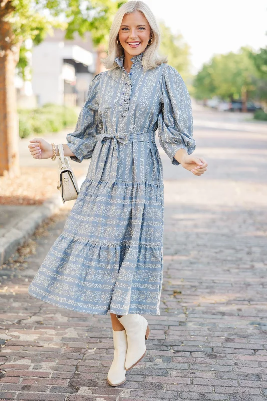 Midi dresses with denim fabric for a casual yet stylish day out Hold On To Your Dreams Blue Floral Midi Dress Midi dresses with denim fabric for a casual yet stylish day out Hold On To Your Dreams Blue Floral Midi Dress