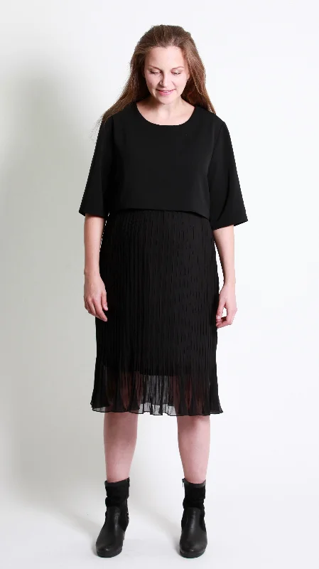 travel friendly women nursing braAntonia Pregnancy Pleat Dress