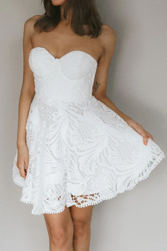 Backless Women Dress for a Sexy and Alluring Look at Evening EventsCheyenne Sweetheart Neckline A-Line Dress White Backless Women Dress for a Sexy and Alluring Look at Evening EventsCheyenne Sweetheart Neckline A-Line Dress White