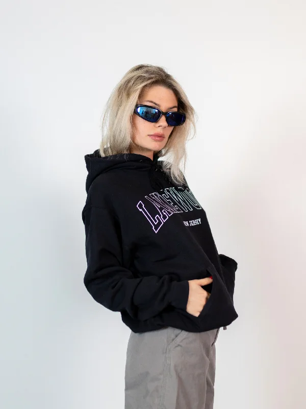 Women's pullover hoodie with a side slit for a modern and relaxed fitLAKEWOOD HOODIE - SORT Women's pullover hoodie with a side slit for a modern and relaxed fitLAKEWOOD HOODIE - SORT