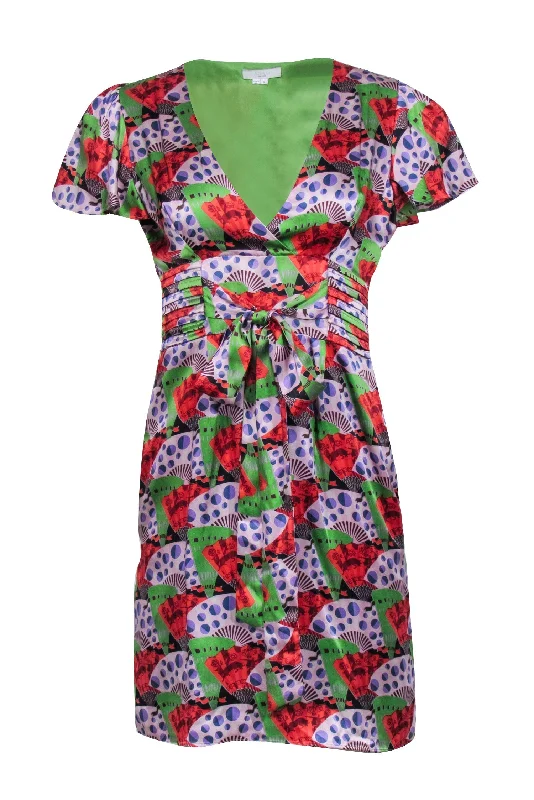 Mini Women Dress with a Short Hem for a Young and Trendy Style Mini Women Dress with a Short Hem for a Young and Trendy Style Adam Lippes - Green & Red Multi Color Printed Silk Dress Sz 4 Mini Women Dress with a Short Hem for a Young and Trendy Style Mini Women Dress with a Short Hem for a Young and Trendy Style Adam Lippes - Green & Red Multi Color Printed Silk Dress Sz 4