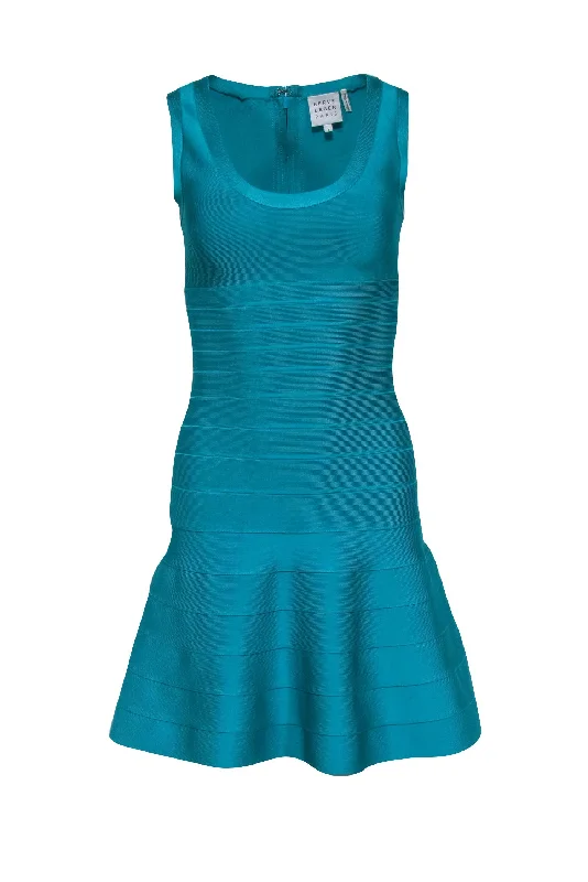 Sleeveless Women Dress in Bright Colors for Summer Parties Sleeveless Women Dress in Bright Colors for Summer Parties Herve Leger - Turquoise Sleeveless Fit & Flare Bandage Dress Sz S Sleeveless Women Dress in Bright Colors for Summer Parties Sleeveless Women Dress in Bright Colors for Summer Parties Herve Leger - Turquoise Sleeveless Fit & Flare Bandage Dress Sz S