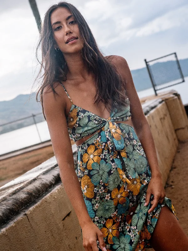 Pleated Women Dress with a Timeless and Elegant Texture Pleated Women Dress with a Timeless and Elegant Texture Luvely Daze Dress - Jade Pleated Women Dress with a Timeless and Elegant Texture Pleated Women Dress with a Timeless and Elegant Texture Luvely Daze Dress - Jade
