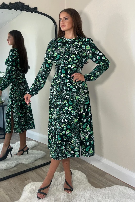 Midi dresses with animal prints for a bold and confident appearanceCass Green Animal Sweetheart Midi Dress Midi dresses with animal prints for a bold and confident appearanceCass Green Animal Sweetheart Midi Dress