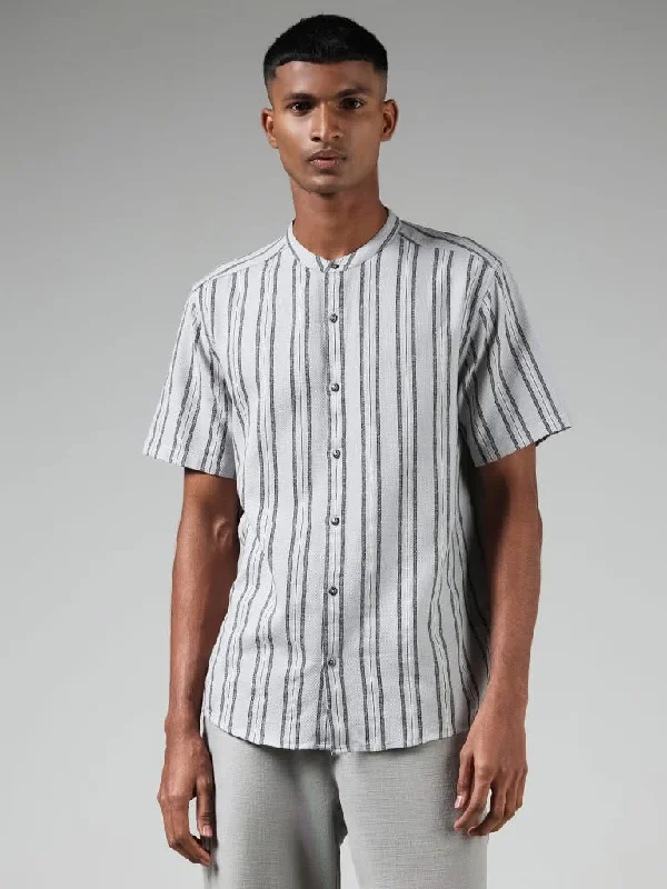 Women's on - sale casual pants Light - wash women jeans for a fresh and summery appearance ETA Grey Striped Cotton Resort-Fit Shirt Women's on - sale casual pants Light - wash women jeans for a fresh and summery appearance ETA Grey Striped Cotton Resort-Fit Shirt