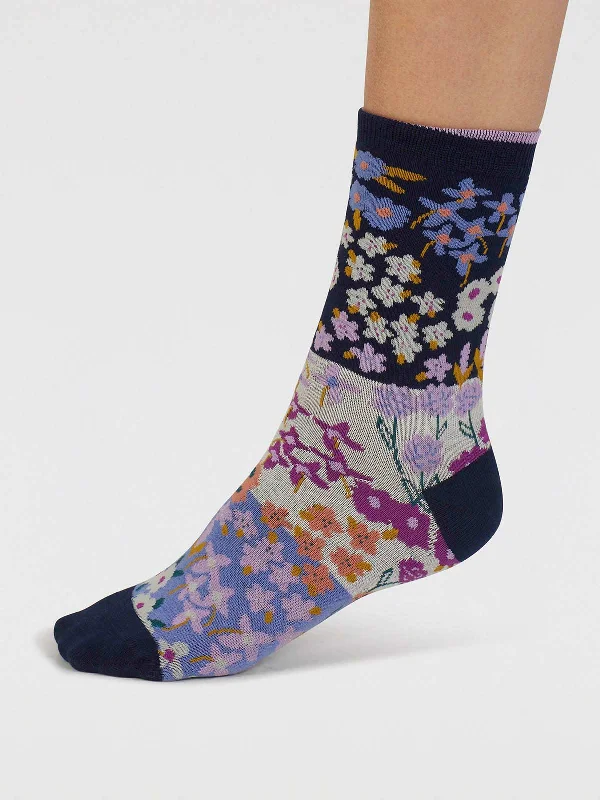 Women's moisture - repellent outdoor adventure socks​Marguerite Floral Organic Cotton Socks - Navy