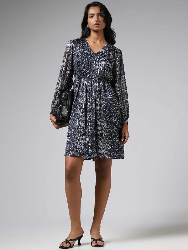 Women's nursing work pants Straight - leg women jeans with a classic and timeless appeal Wardrobe Dark Grey Abstract Printed A-Line Dress Women's nursing work pants Straight - leg women jeans with a classic and timeless appeal Wardrobe Dark Grey Abstract Printed A-Line Dress