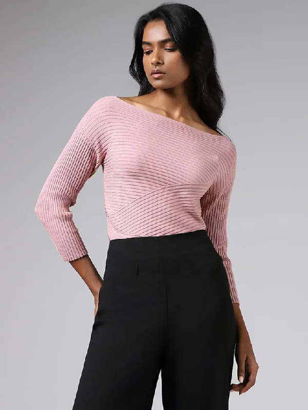 Women's pleated office pants Dark - wash women jeans for a sophisticated and slimming effect Wardrobe Light Pink Crisscross Striped Sweater Women's pleated office pants Dark - wash women jeans for a sophisticated and slimming effect Wardrobe Light Pink Crisscross Striped Sweater