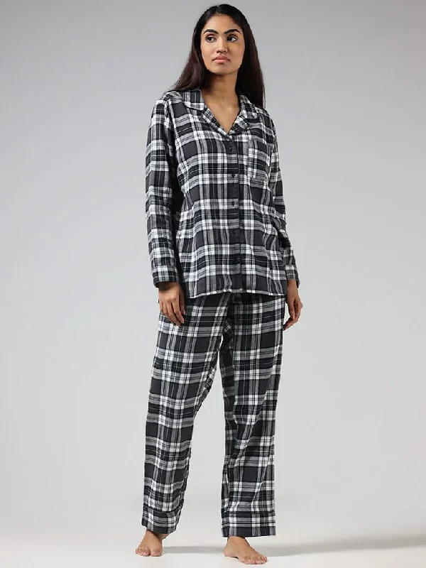 Women's pants for yoga studio Cargo women jeans with multiple pockets for added functionality Wunderlove Black Checked Cotton Blend Shirt and Pyjama Set Women's pants for yoga studio Cargo women jeans with multiple pockets for added functionality Wunderlove Black Checked Cotton Blend Shirt and Pyjama Set