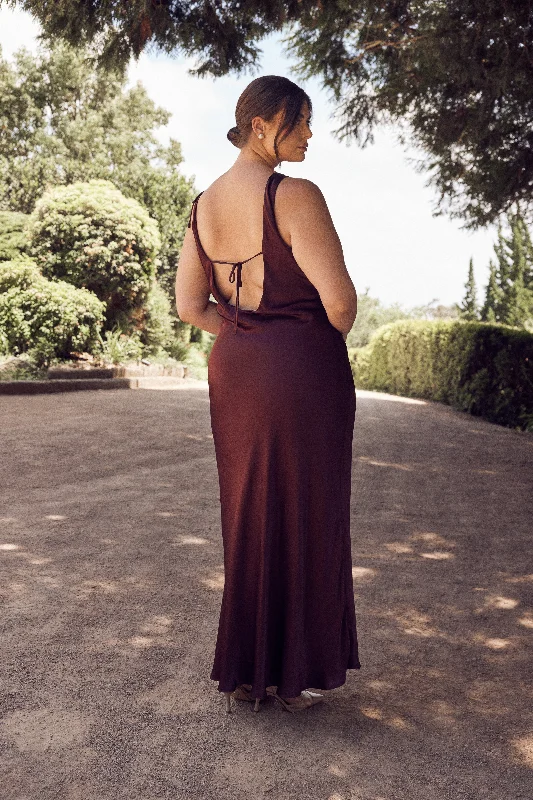 Animal print maxi dresses for a statement - making outfitAnnalise Satin Maxi Dress With Tie - Plum Animal print maxi dresses for a statement - making outfitAnnalise Satin Maxi Dress With Tie - Plum