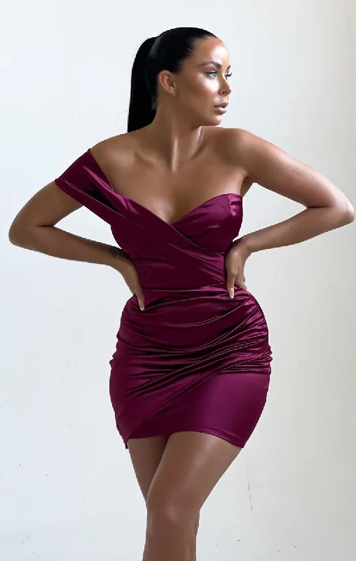 Mini dresses with cold - shoulder designsWine Satin Ruched One Shoulder Sweetheart Neckline Bodycon Mini Dress - Demi Mini dresses with cold - shoulder designsWine Satin Ruched One Shoulder Sweetheart Neckline Bodycon Mini Dress - Demi